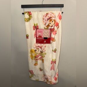 NWT Strawberry Shortcake Christmas Throw Blanket 50x60” Candy Cane